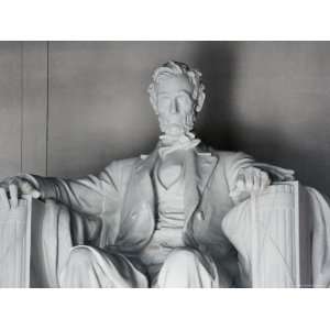  Statue of Abraham Lincoln at the Lincoln Memorial, Washington, D.C 