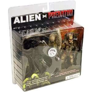   NECA Exclusive Action Figure 2 Pack Alien Vs. Predator Toys & Games