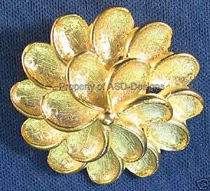 Matte Gold Plated Daisy Blooming Flower Brooch 4495  