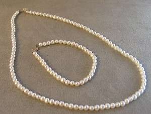 Matching Freshwater pearl necklace & bracelet   (#5111 01)  
