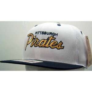  Pittsburgh Pirates Vintage Retro Snapback Cap: Sports 