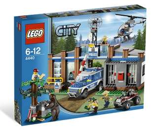 NEW! LEGO 4440   LEGO City Forest Police Station w/ Helicopter & 5 