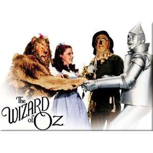  Wizard of Oz Cast Holding Hands Magnet 22978OZ Kitchen 
