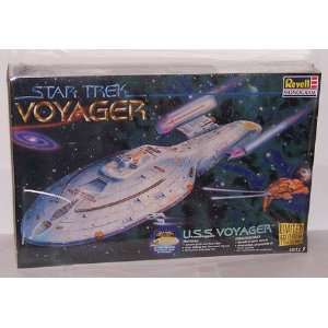  Star Trek U.S.S. Voyager Model Kit: Toys & Games