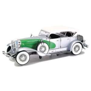   model car 1:18 scale die cast by Signature Models   Silver Green: Toys