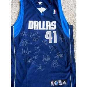Dallas Mavericks Team Autographed / Signed Basketball Jersey