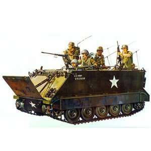  35040 1/35 US M113 APC CA140: Toys & Games