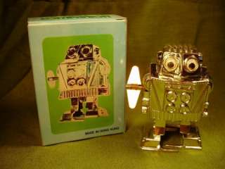 VINTAGE 1970S WIND UP TOY ROBOT IN BOX   HONG KONG   